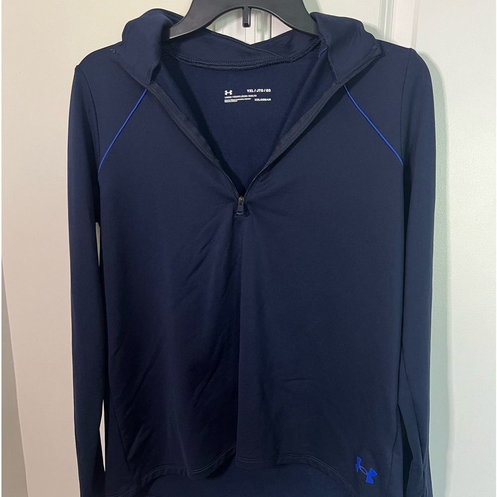 Women’s Under armor Navy blue active wear top